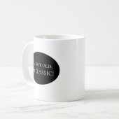 私は古くないです。 私はクラシックです! マグ (正面左)