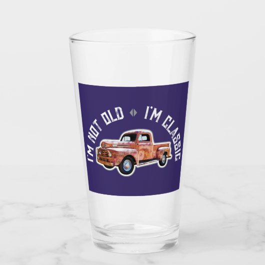 私は古くない私はトラックのグラフィッククラシックトラックである タンブラーグラス (正面)