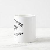 私は古くはない私はクラスの私は古いアップグレードしている コーヒーマグカップ (中央)