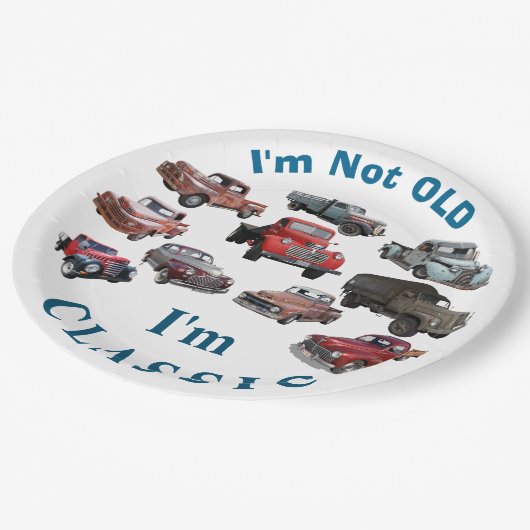 私は古くはない、私はヴィンテージ車のクラシック誕生日 ペーパープレート (アングル)