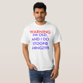 私は古く、STOOPID THINGZを!!!します!! 、警告します Tシャツ (正面フル)