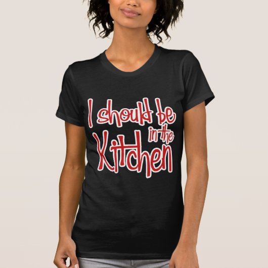 私は台所のハウスフラウにいるはずだ Tシャツ (正面)