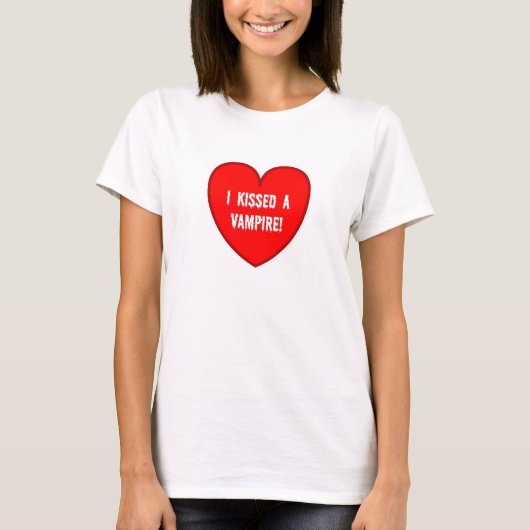 私は吸血鬼のTシャツに接吻しました Tシャツ (正面)
