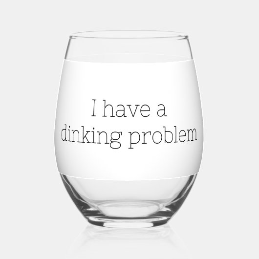 私は問題のピックボールを持っているおもしろい ステムなしワイングラス (正面)