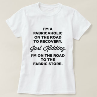 私は回復Tシャツへ道のFabricaholicです Tシャツ
