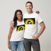 私は夜に私のサングラスを身に着けています Tシャツ (ユニセックス)
