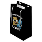 私は太り過ぎではない私ははっきりしたフォントプおもしろいン・ダークBG スモールペーパーバッグ (正面アングル)