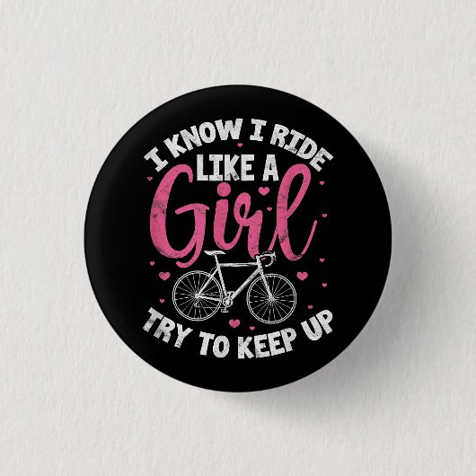 私は女の子のように乗って山を登る保ことを知る 缶バッジ (正面)