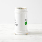 私は女の子の試みのように維持するために飲みます ビールジョッキ (中央)