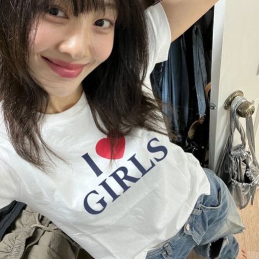 私は女の子を愛している Tシャツ