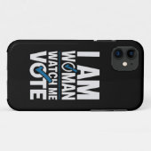 私は女性は私の投票を見ているヴィンテージ Case-Mate iPhoneケース (裏面(横))