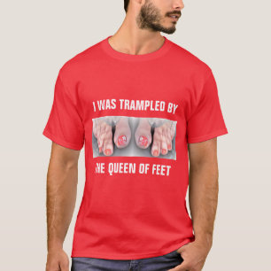 私は女王に振り回された足 Tシャツ