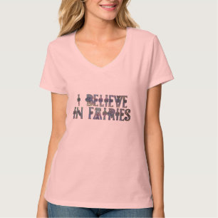 私は妖精のケルト結び目模様のデザインで信じます Tシャツ