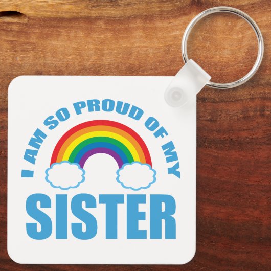 私は妹のレインボー誇りを持ったゲイプライドの出身だ キーホルダー (裏面)