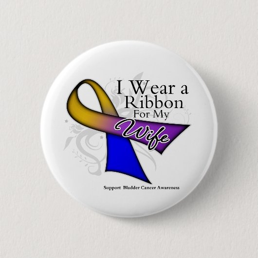 私は妻のためのリボンを衣服 – 膀胱がん 缶バッジ (正面)
