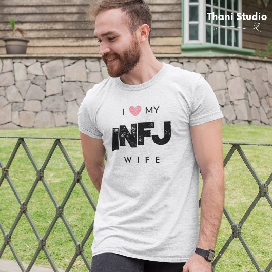 私は妻の性格特徴バレンタインが大好き Tシャツ