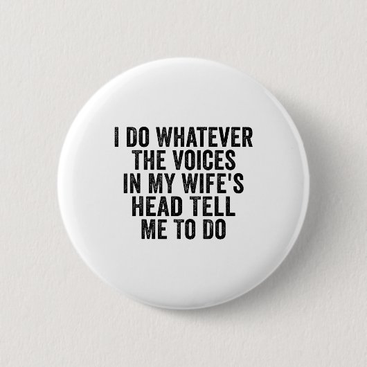 私は妻の頭の中の声が何でも言うことをする 缶バッジ (正面)