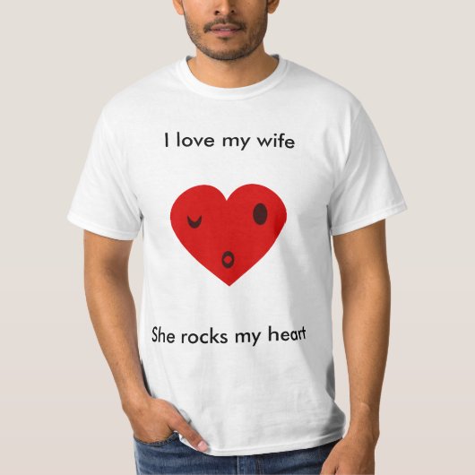 私は妻を愛し、彼女は私のハートをロック Tシャツ (正面)