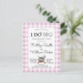 私は婚約かわいいピンクプレイドBBQ招待状 ポストカード (スタンド正面)