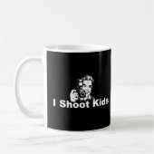 私は子供の黒を撃ちます コーヒーマグカップ (左)
