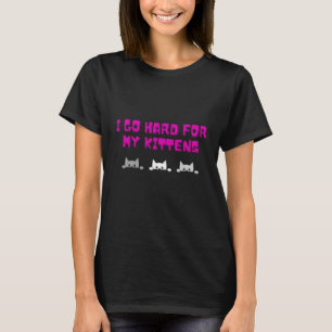 私は子猫の懸命に行く Tシャツ