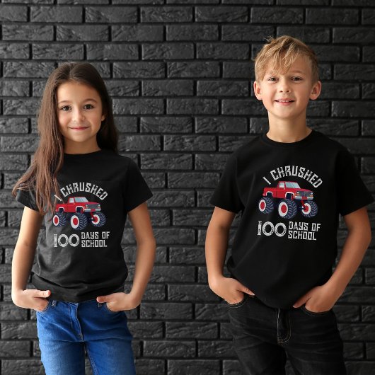 私は学校のモンスタートラックの100日を充電した Tシャツ