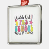 私は学校の前を見てく来れ メタルオーナメント (左)