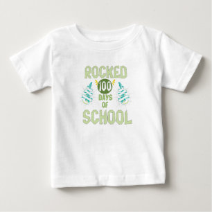 私は学校の100の日を揺り動かし、100の日お祝い ベビーTシャツ