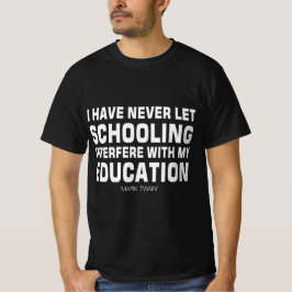私は学校を教育の妨げにしたことは決してない。 Tシャツ