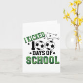 私は学校サッカーの100日を蹴った100日目のスポーツ カード (黄色い花)
