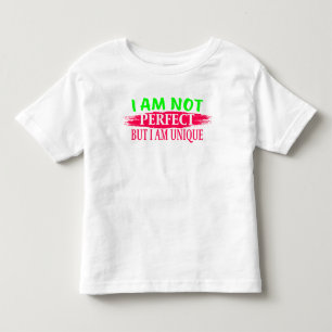 私は完璧ではないが私は完璧であユニークる トドラーTシャツ