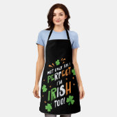 私は完璧なだけでなく、アイルランド人でシャツを着すぎている エプロン (着用した状態)
