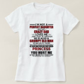 私は完璧な娘ではなく、私のパパは熱狂する私を愛している Tシャツ (デザイン正面)