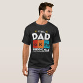 私は定期的にパパのおもしろいジョークを言う父の日D Tシャツ (正面フル)