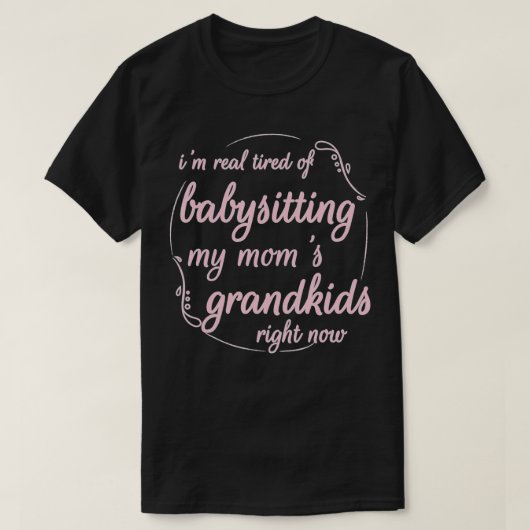 私は実在母の孫の子守に疲れている Tシャツ (デザイン正面)