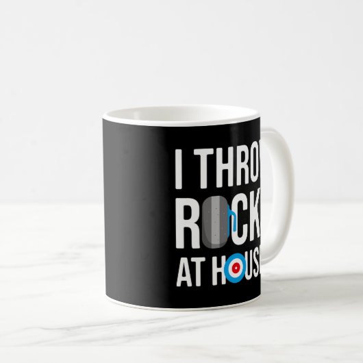 私は家に岩を投げるカーリング選手 コーヒーマグカップ (正面右)