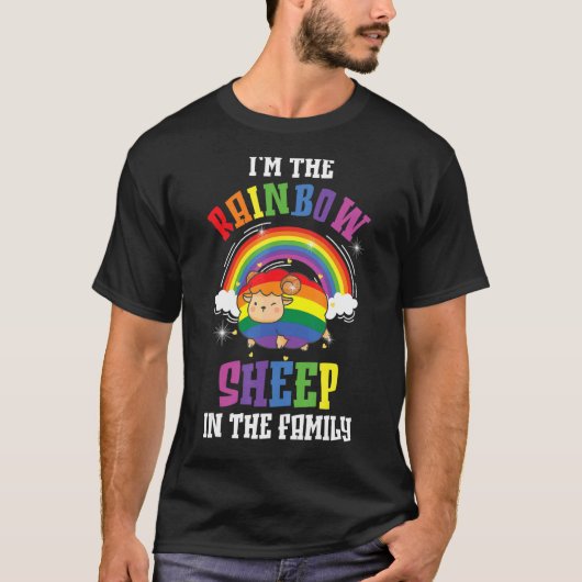 私は家族のレズビアンのレインボー・ヒツジだ Tシャツ (正面)