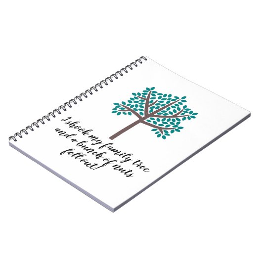 私は家族の木を振り、ナッツの束が落ちた ノートブック (左側)