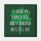 私は家族の木を振り、ナッツの束が落ちた マグネット (正面)