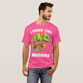 私は小さな恐竜のカメレオンを育おもしろいてる Tシャツ (正面フル)