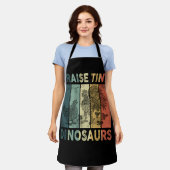 私は小さな恐竜の鶏の鶏鶏を鶏肉として育てる エプロン (着用した状態)