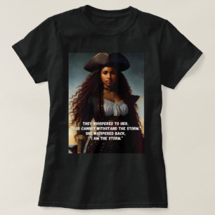 私は嵐の黒人女海賊アート Tシャツ