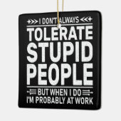 私は常に愚かな人々の引用文を容認しおもしろいない セラミックオーナメント (左)