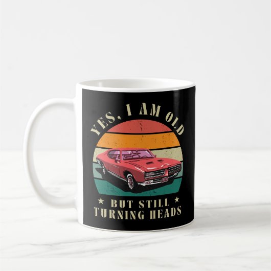 私は年をとっていますが、まだ注目を集めています  コーヒーマグカップ (左)
