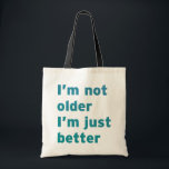 私は年を取っていない方がずっとよい トートバッグ<br><div class="desc">私は年齢ではない私はJust Betterデザインは誰もが年齢を取得するための完璧な祝贈り物である！北米で最も売れている郷愁の雑誌であるReminisceは、1930年代、40年代、50年代、60年代、70年代初期の「良い時代を取り戻す」ことを語る。真のハートの話の感じ多くは主に書読者の手による。魅力的なヴィンテージの白黒の写真と初期のカラースライドを発見。ほとんどの写真は、自分の過去から共有した読者によって最高の送信される。www.RDstore.com/Reminisce学での詳細</div>