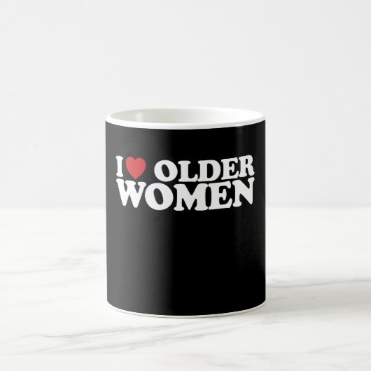 私は年上の女性が大好き クールなハート コーヒーマグカップ (中央)