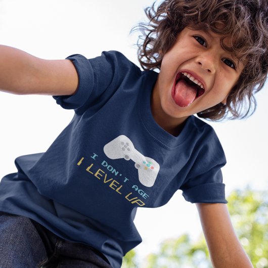 私は年齢ではなく、私はレベルアップ子供の誕生日パーティー Tシャツ