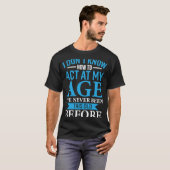 私は年齢の振る舞い方が分からない。私は一度も Tシャツ (正面フル)