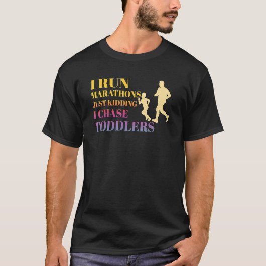 私は幼児の託児先生走Aマラソンを追う Tシャツ (正面)