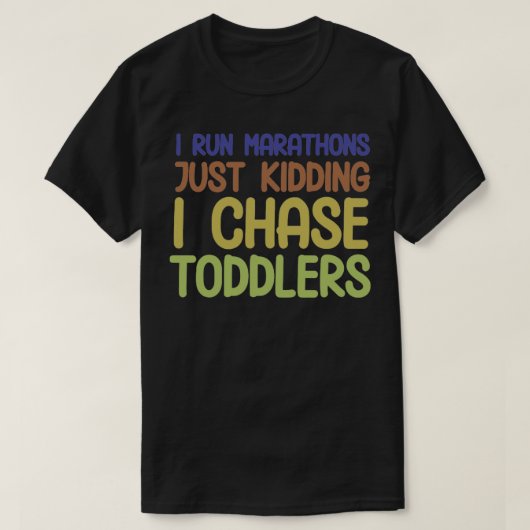 私は幼児を追うプレおもしろいスクデイケア先生2 Tシャツ (デザイン正面)
